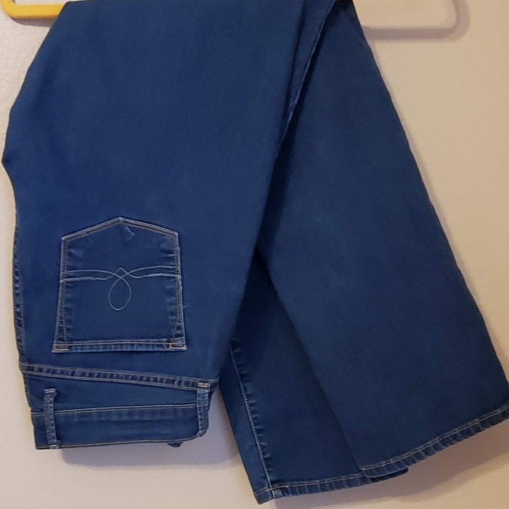 Lucky Brand Sofia Straight Jeans (8/29)